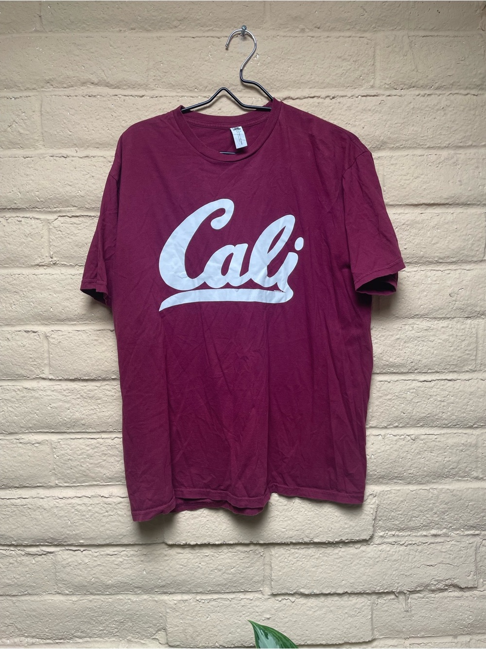 Cali Graphic Men's T-Shirt - Maroon